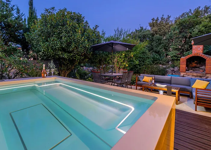 Apartment With Terrace And Mini Pool Green Gold