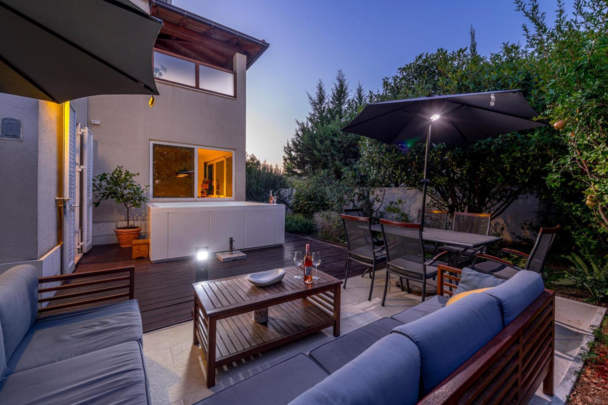 Apartment With Terrace And Mini Pool Gold
