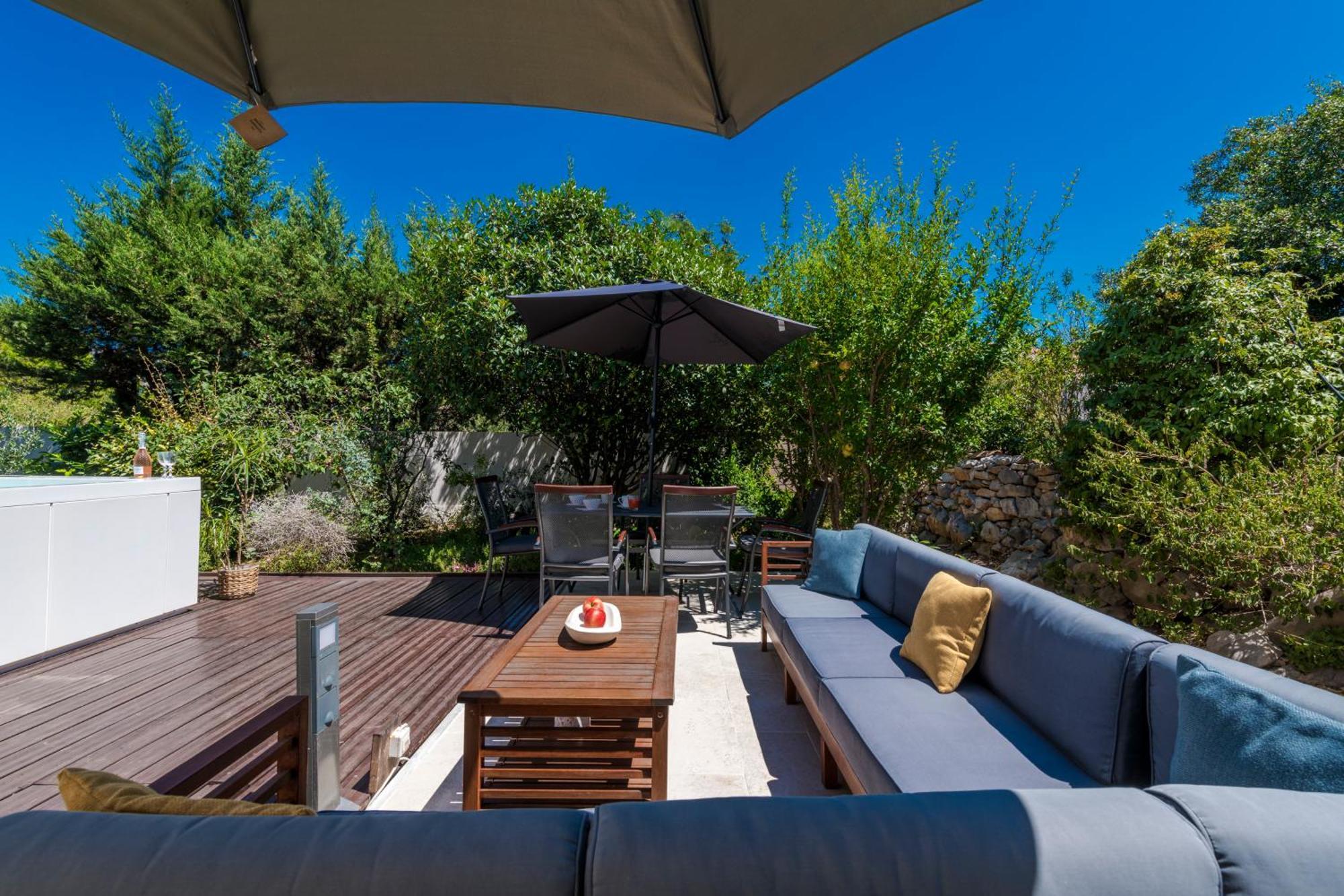 Apartment With Terrace And Mini Pool Gold