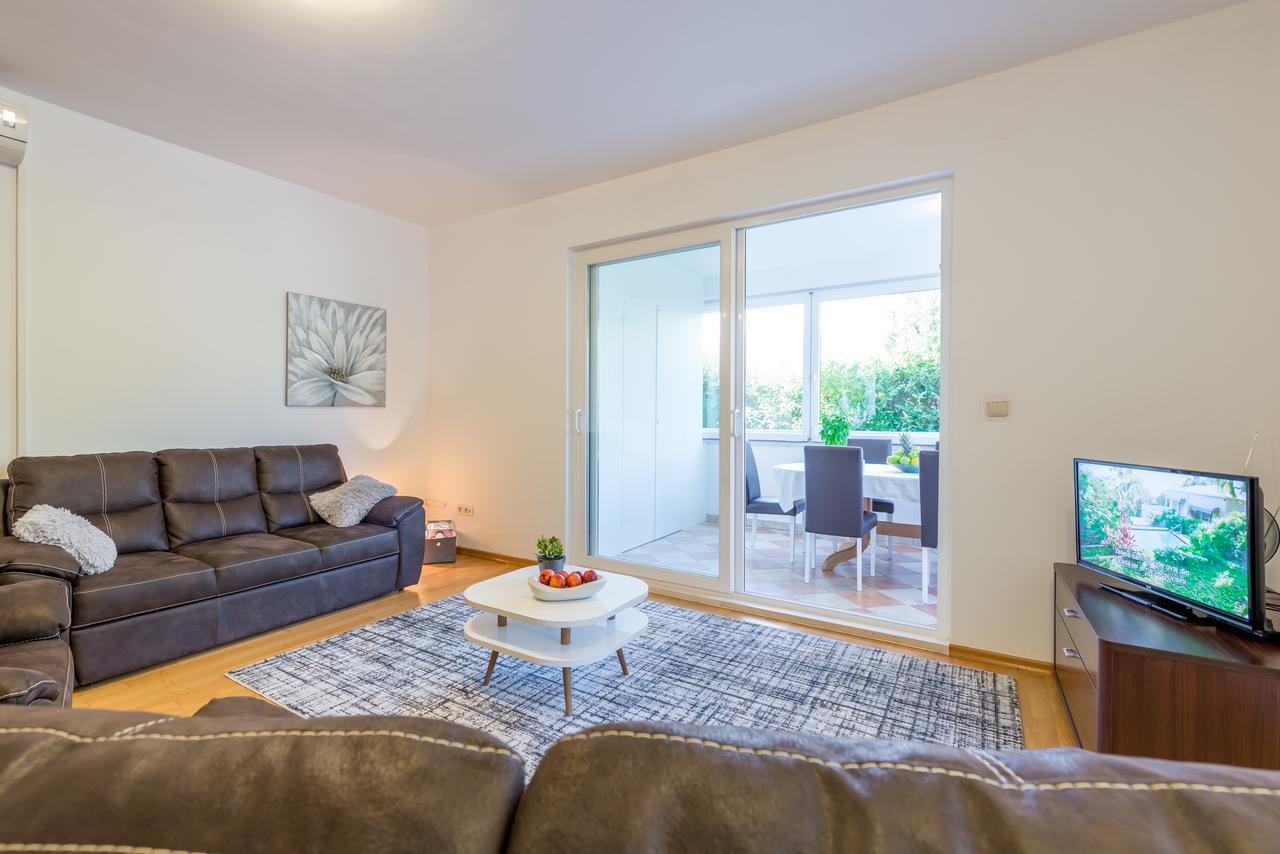 With Terrace And Mini Pool Gold Apartment Dubrovnik