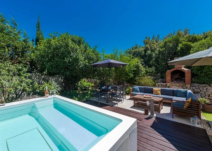 Apartment With Terrace And Mini Pool Green Gold