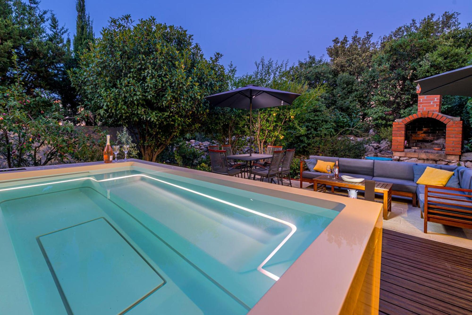 With Terrace And Mini Pool Gold Apartment *
