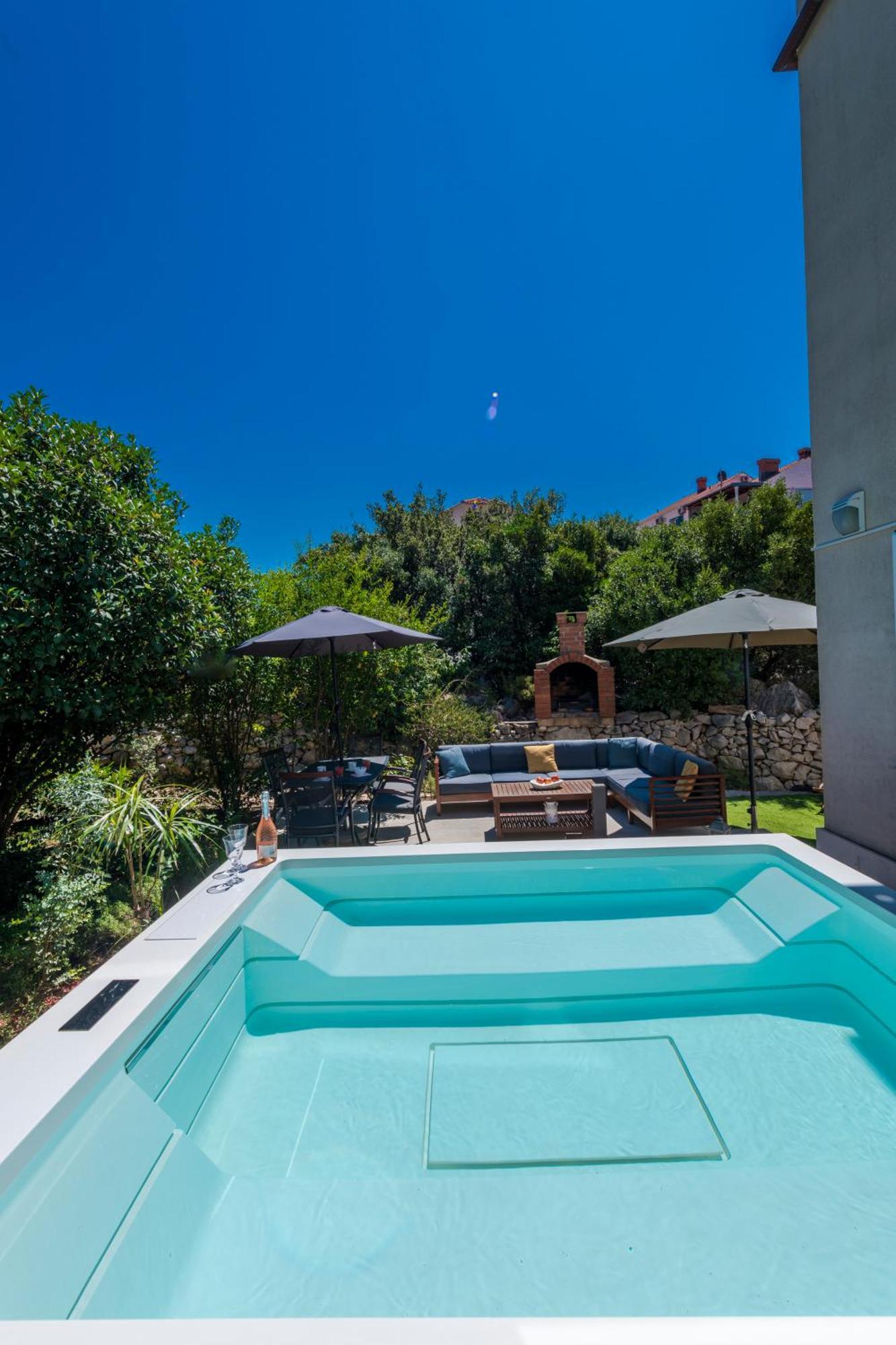 With Terrace And Mini Pool Gold Dubrovnik